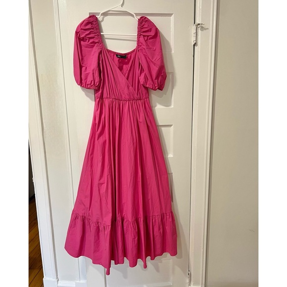 Long pink dress with puffy sleeves. - Picture 3 of 4